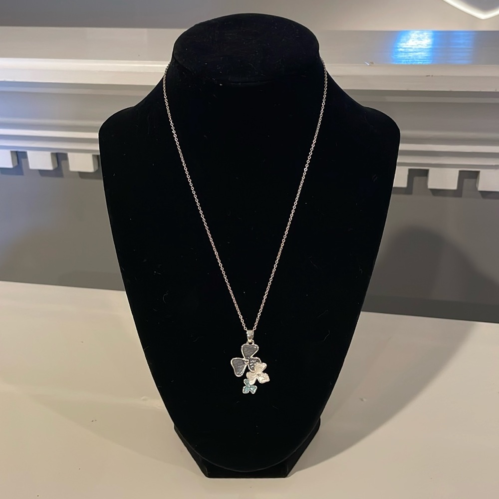 Loft silver 3 flower pendant